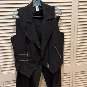 Black Cache Sleeveless Vest Suit with Zipper Details